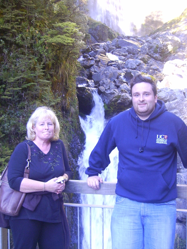 PICT2594.JPG - Devil's Punchbowl Falls: Sue and Matt
