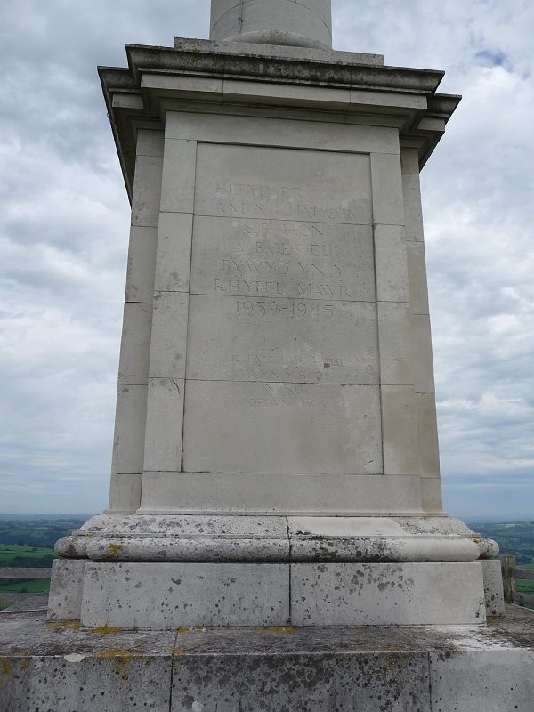 P1000414.JPG - Montgomeryshire War Memorial