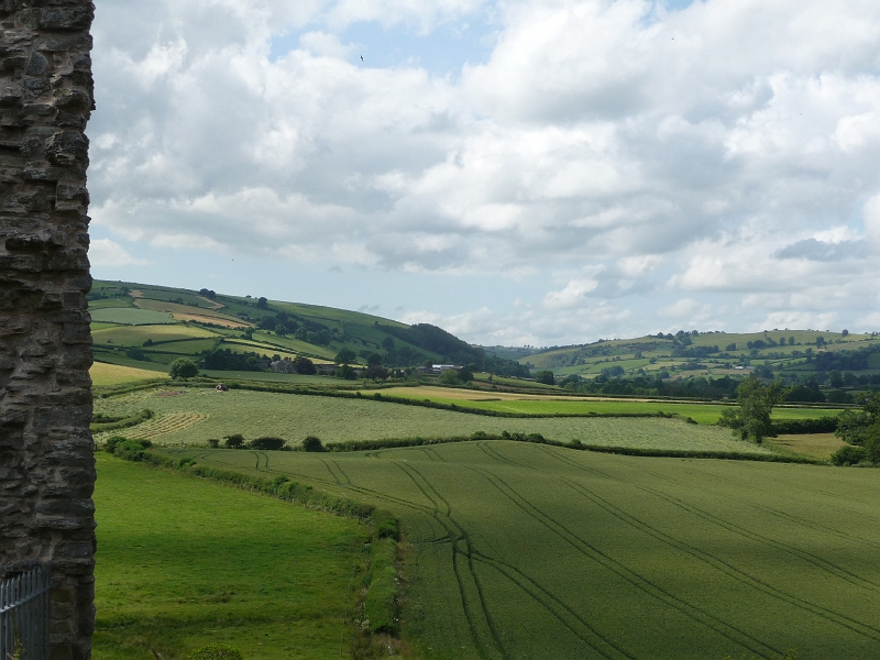 P1000458.JPG - Clun Castle