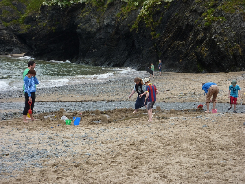 P1020140.JPG - Llangranog beach: Kat, Matt, Rosie, Nathan, Aaron and Elliot