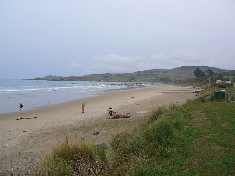 P1010773.JPG - Kaka Point beach