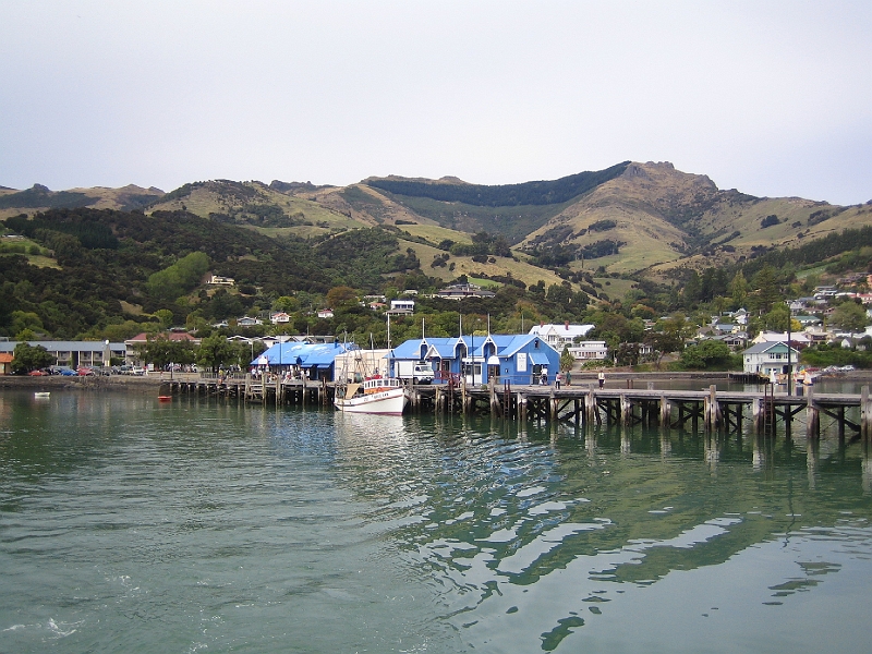 IMG_2059.JPG - Akaroa harbour cruise: leaving the jetty