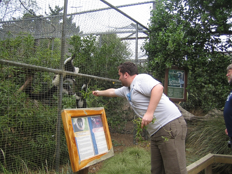 IMG_2097.JPG - Matthew and lemurs