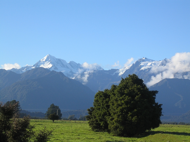 IMG_2241.JPG - Mountains near Franz