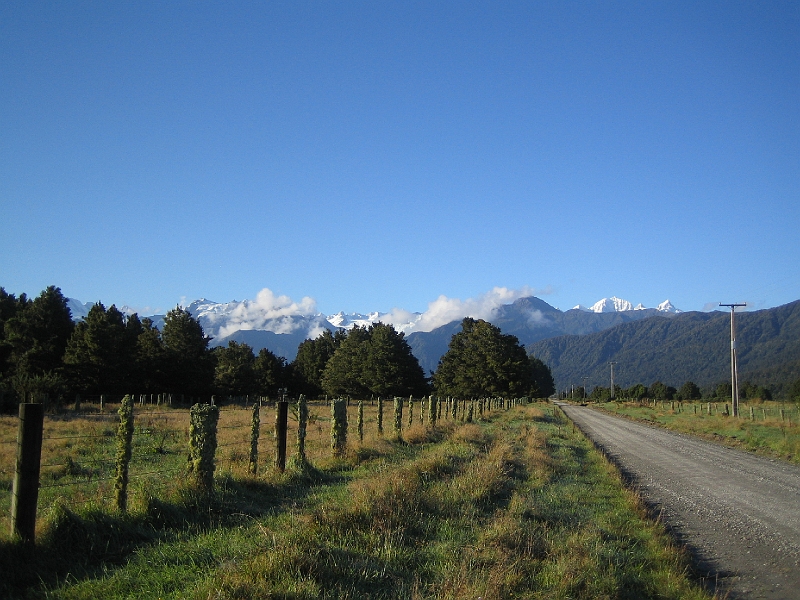 IMG_2245.JPG - Mountains near Franz