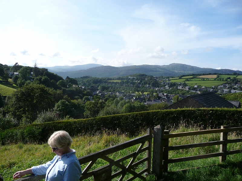 P1000489.JPG - Dolgellau from the south: Sue